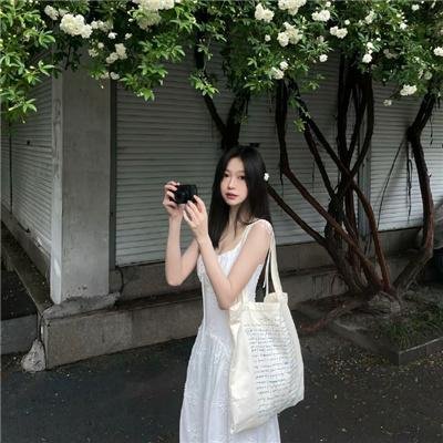 云雾笼罩的山峰